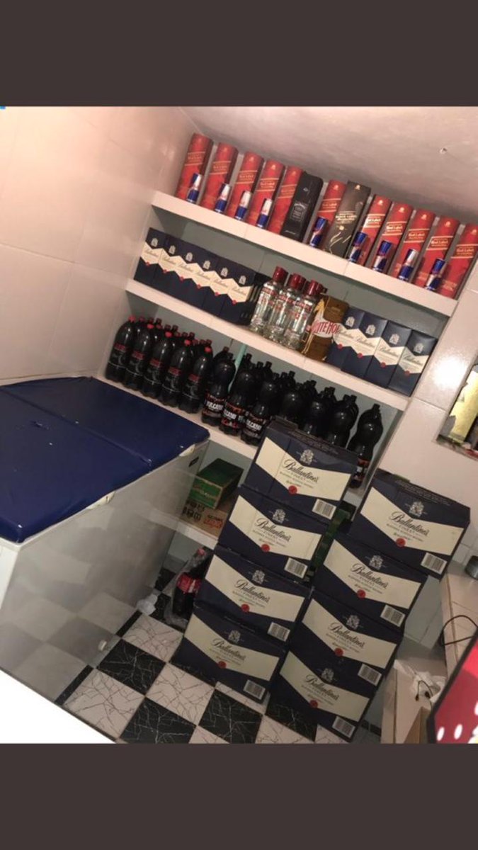 Alexanddas14's tweet photo. Só na tijuca vc encontra os melhores preços de bebidas destiladas rpzd , e fiquem ligados q pra compra nem precisa sair de cs fazemos entrega na região da tijuca toda, custa nada divulgar o trabalhos dos amigos aqui 💪💪

@chamanort
@nike_bar https://t.co/irDtjVXvnn