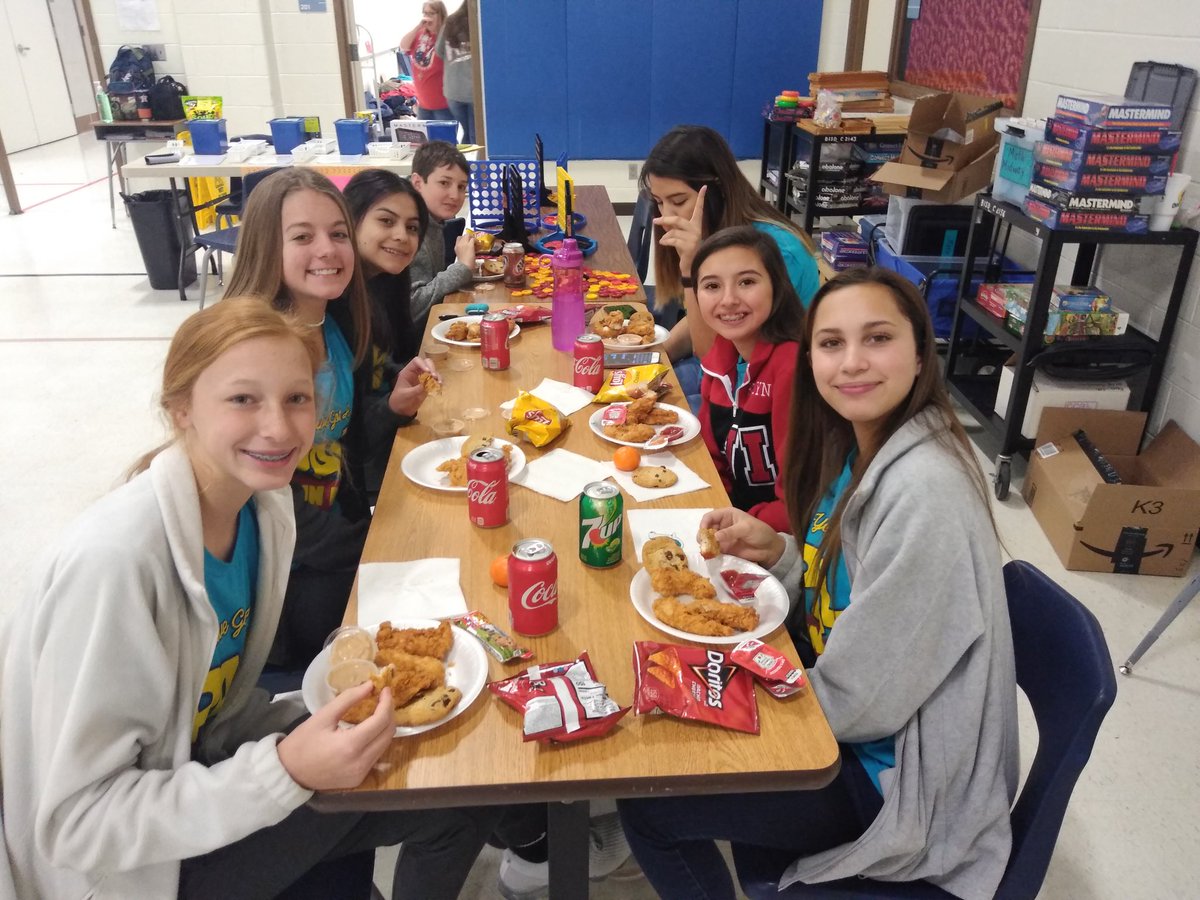 LJIPALS's tweet photo. Lunch Time!!! Thanks Rasco PTO!! 
#BISDpride #LJIpride #WeAreOne https://t.co/ZotB3VuHCf