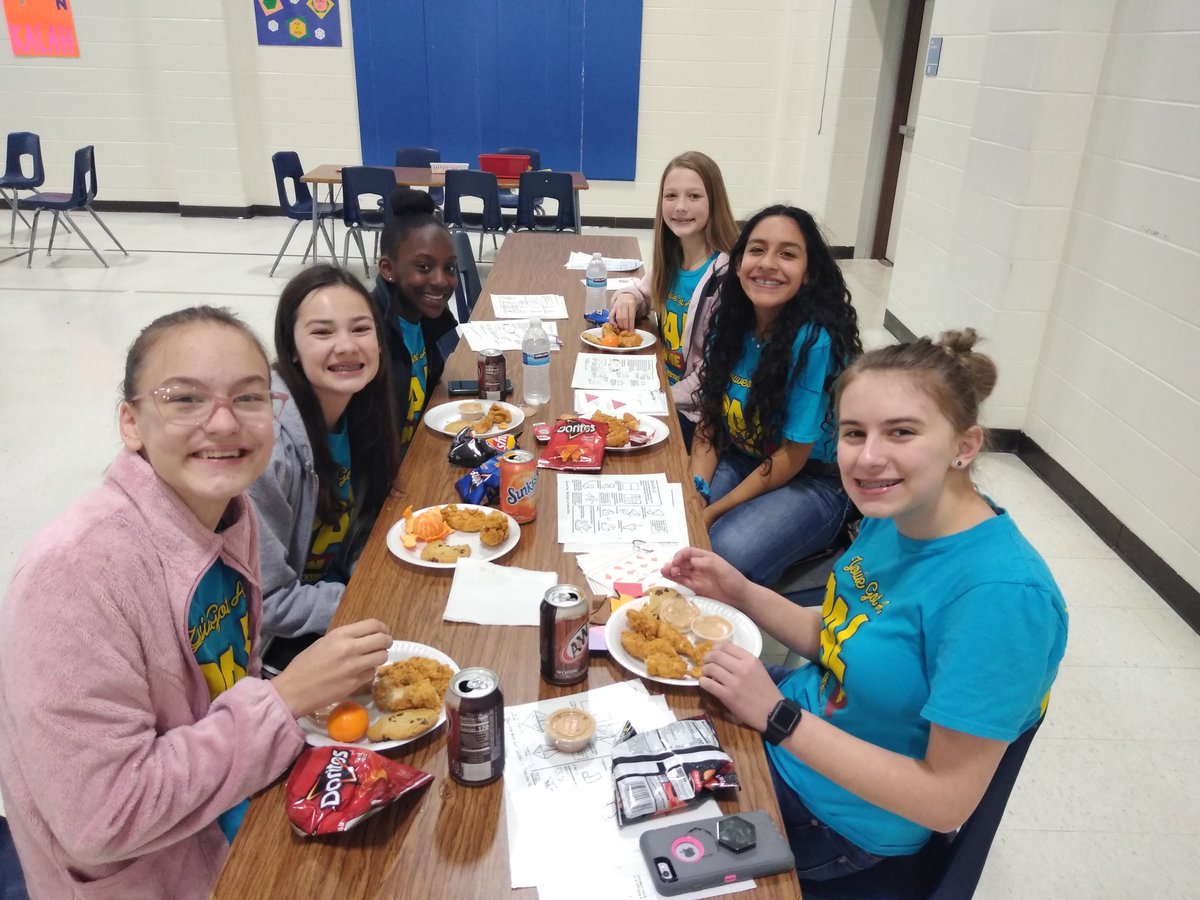 LJIPALS's tweet photo. Lunch Time!!! Thanks Rasco PTO!! 
#BISDpride #LJIpride #WeAreOne https://t.co/ZotB3VuHCf