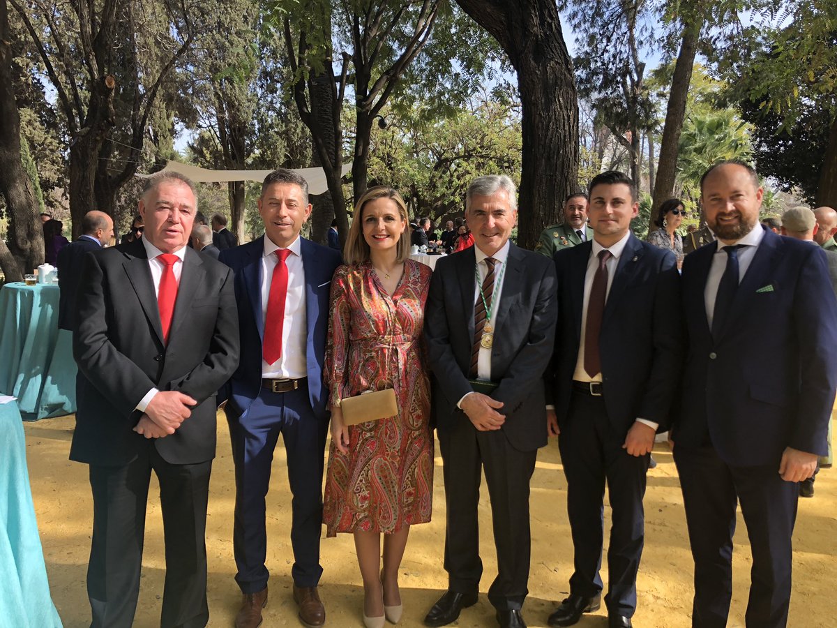 Rherrera25's tweet photo. Hoy, durante los actos de celebración del 40 aniversario del 28F, han reconocido la labor de la iniciativa almeriense #Verdita 🥇
👉🏻 Enhorabuena a @cooperativacasi @biosabor_agro y @unicagroup por el merecido premio. https://t.co/uUJzMjLLZd