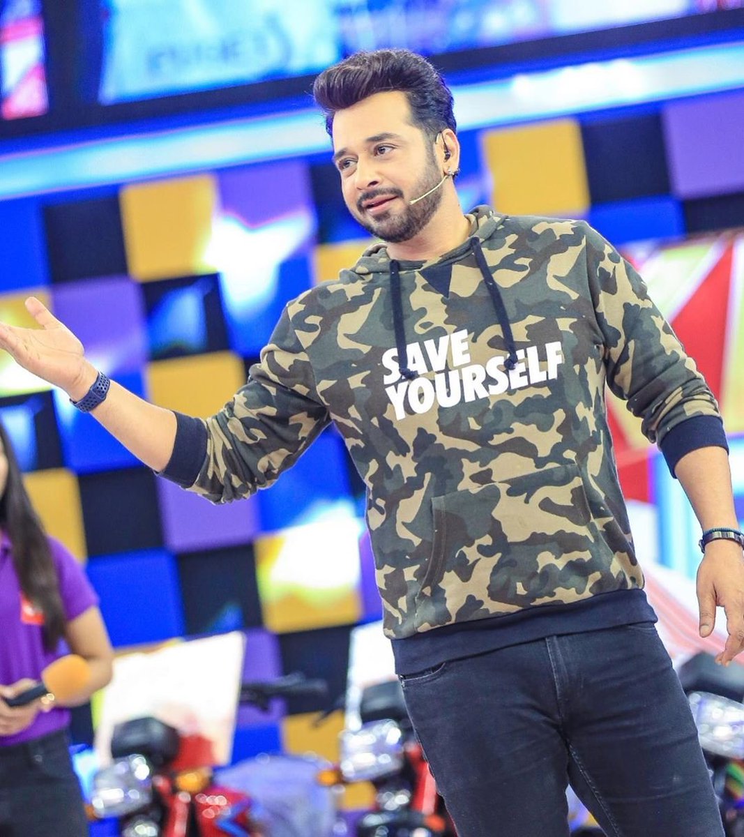 shenyfidai1's tweet photo. Thursday look of my favorite Host #FaysalQuraishi β€
Very Attractive very charming Evergreen #chocolateboy #kingofhosting πππ
#KhushRahoPakistan
Best Game show ever πππ»ππ» https://t.co/LhPlQUX4r2