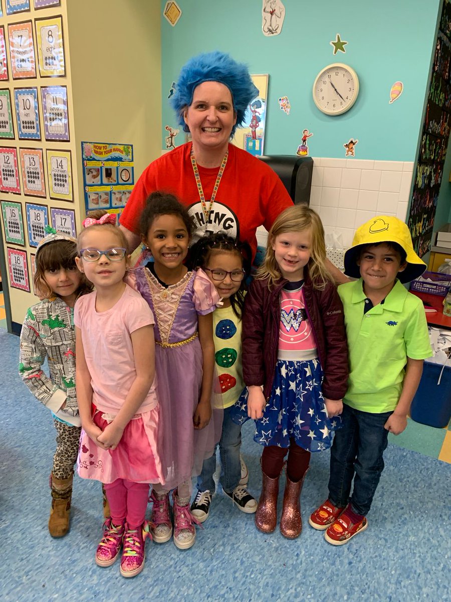 JMaryanski's tweet photo. Dress up class pictures @BeaumontMagnet to celebrate #ReadAcrossAmerica What's your favorite book character?  @BMAWindyC https://t.co/TAgH7PtWIG