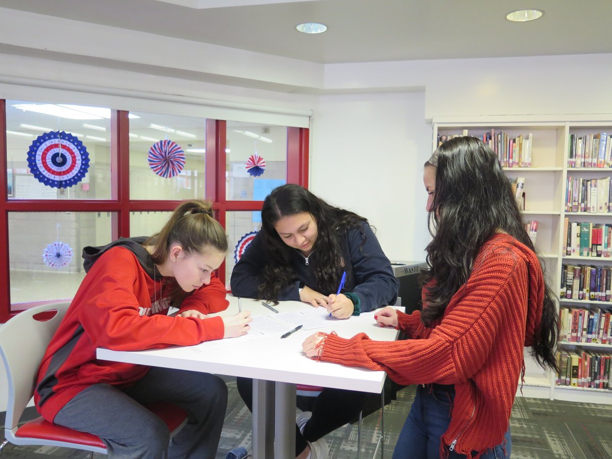 southorangetown's tweet photo. .@RCBOElections reps walked @Tappan_Zee_HS seniors through the voter registration process today. “Our students have learned about democracy for years and now they will have the chance to participate in our democracy,” - Social Studies Teacher Christine Drivas.🗳️🇺🇸 https://t.co/g0PdGzM7B3
