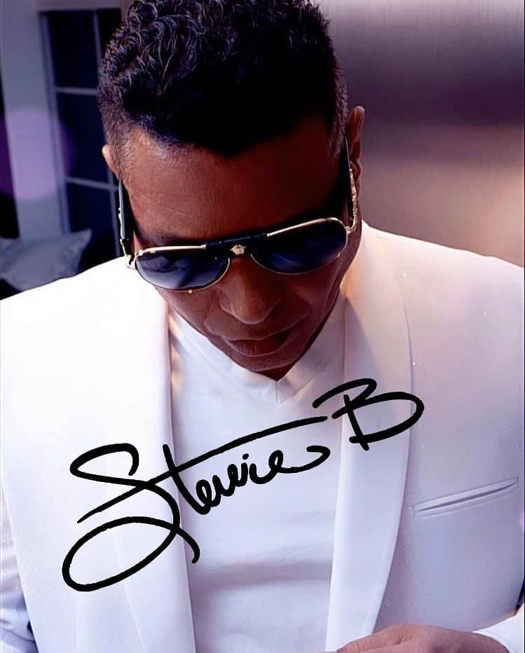 steviebmusic's tweet image. An excellent Thursday for all fans 🙏❤️enjoy The best of life. 👑
👑
👑
👑
🕺🏾
🎙️
🎼
#stevieb #BestofLife #freestyle #thekingoffreestyle #freestylemusic #music  #obailedossonhos