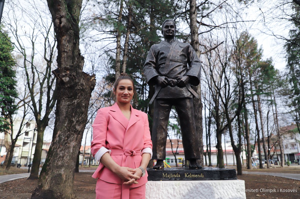 Majlinda Kelmendi🥇 and her statue Majlinda Kelmendi👌

#Proud #Statue #OlympicGoldMedalist #Judo