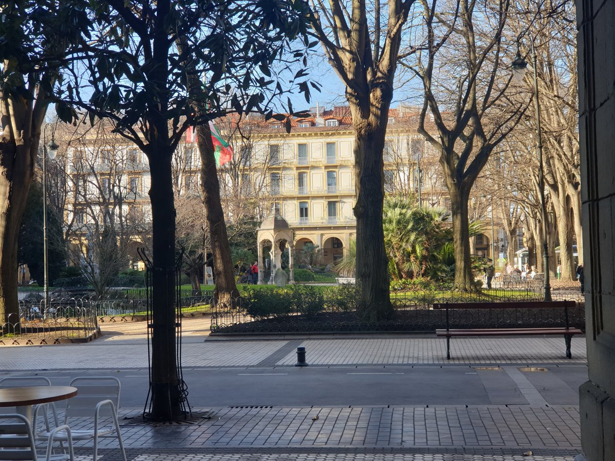 BurutaranInmo's tweet image. Z31988 Bonito local comercial exterior a Plaza Gipuzkoa. En pleno corazón de San Sebastián. Zona de mucho paso, incluso festivos.

bit.ly/39abI3B

#Donostia #SanSebastian #Gipuzkoa #LocalEnAlquiler #Inmobiliaria #GrupoExin10 #Decoracion #HomeStage #HomeStaging #Staging