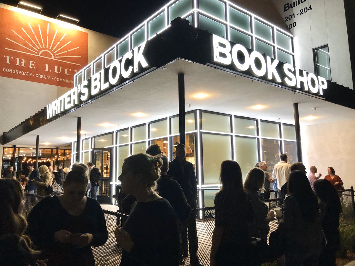 eatinglasvegas's tweet photo. Incredible, SRO event @writersblocklv last night. ๐๐พ #booksigning #discussiongroup #Heartwarming #grateful #EATINGLASVEGAS2020 - a food community comes together. @KimFosterNYC #JamesTrees #GoodPie #JohnArena https://t.co/BOrxakUclc