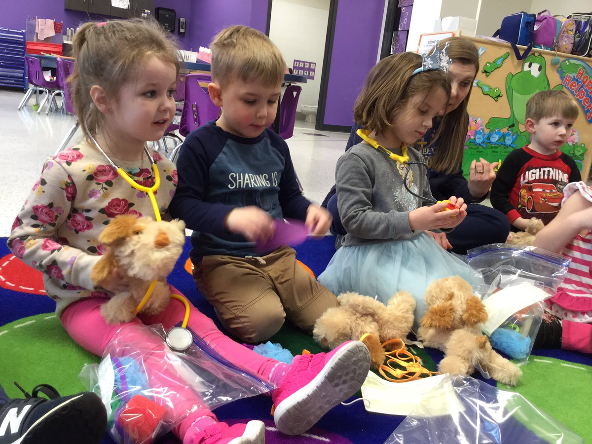 cclslarson's tweet photo. We learned about being a veterinarian from Dr. Gustin.  @CCLSChargers https://t.co/LgUT4jgu2s
