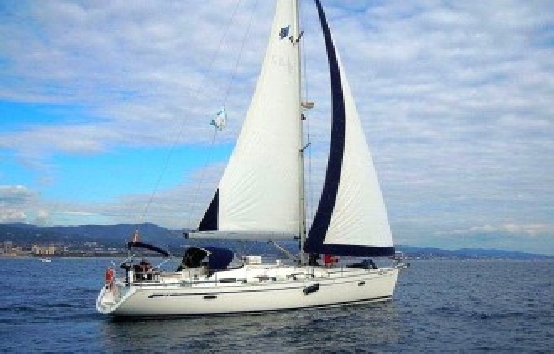 WindsClub's tweet image. Bavaria 42 Cruiser.  Barco cómodo y seguro, ideal para un crucero con amigos, pero también para una navegación divertida. Perfecto para aquellos que no quieren perderse nada.