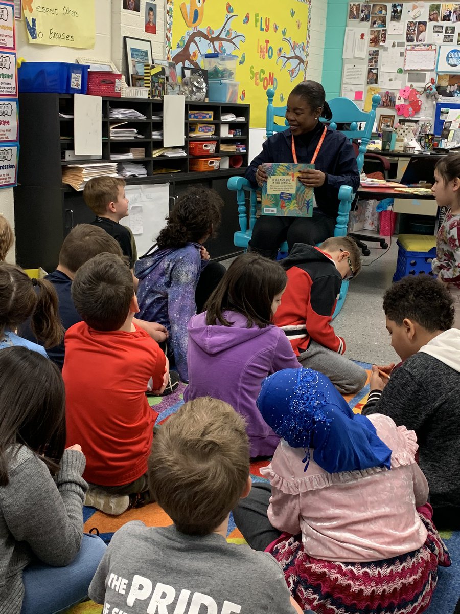 MsGoldman2nd's tweet photo. Thank you to @VilofWoodridge Trustee, Kay Page for reading and teaching us about elections!  #ReadAcrossAmericaDay #ReadAcrossSipley @Woodridge68 @SipleySchool https://t.co/1YIxyzyALf