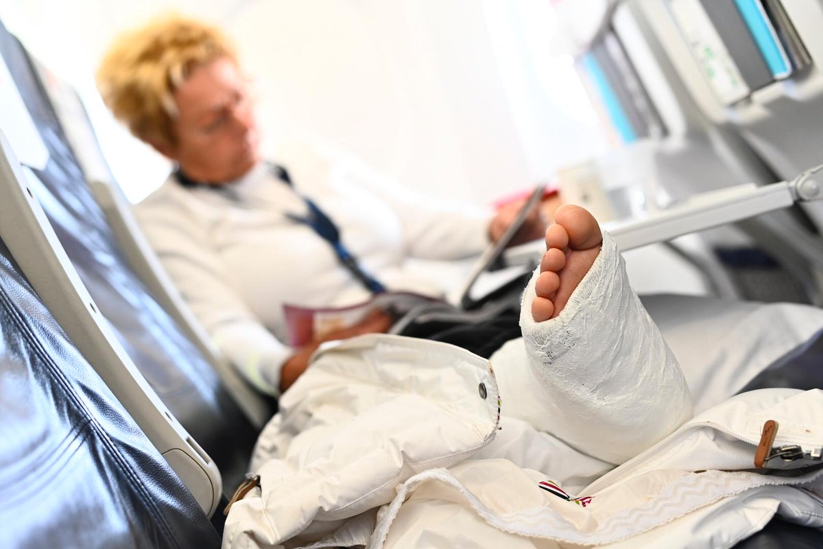 Tijdens de krokusvakantie kregen wij 5.198 oproepen. Onze teams zijn momenteel 34 personen vanuit Grenoble aan het repatriëren aan boord van onze gipsvlucht! #EuropAssistance #Snowplane #Ski