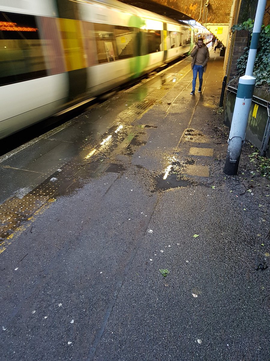 raoul_nardin's tweet photo. @SouthernRailUK Hi guys I think there is a sewer leak on to the platform at Sutton platform 2 just at the west end of the over platform structure. There's been a discoloured liquid and odour for a few weeks on and off now. Photo attached for location. https://t.co/0Ca79ZS8N1