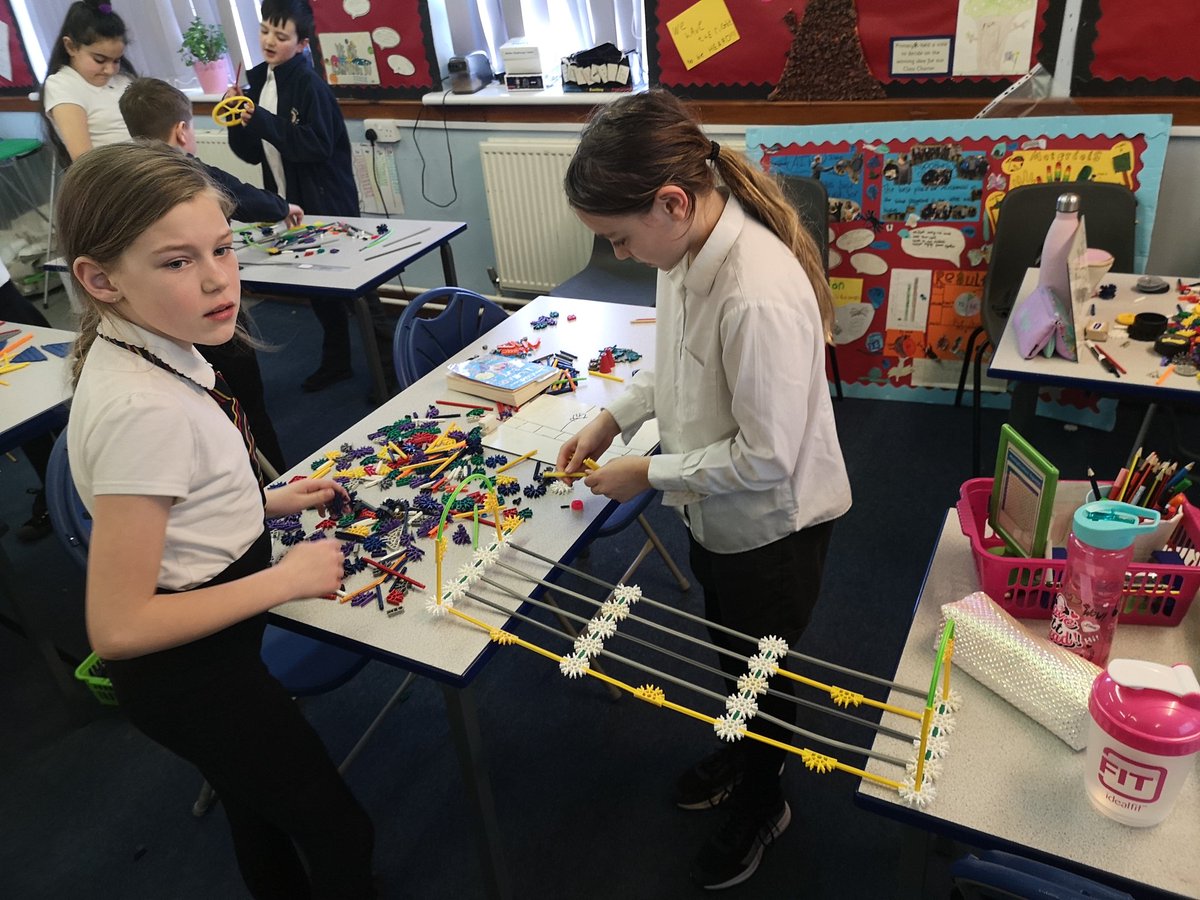 StNinians_PS's tweet photo. P5/6 have been completing a STEM challenge this afternoon using K'nex. #STEM #knexchallenge #teamwork https://t.co/gZFzbS0AyA