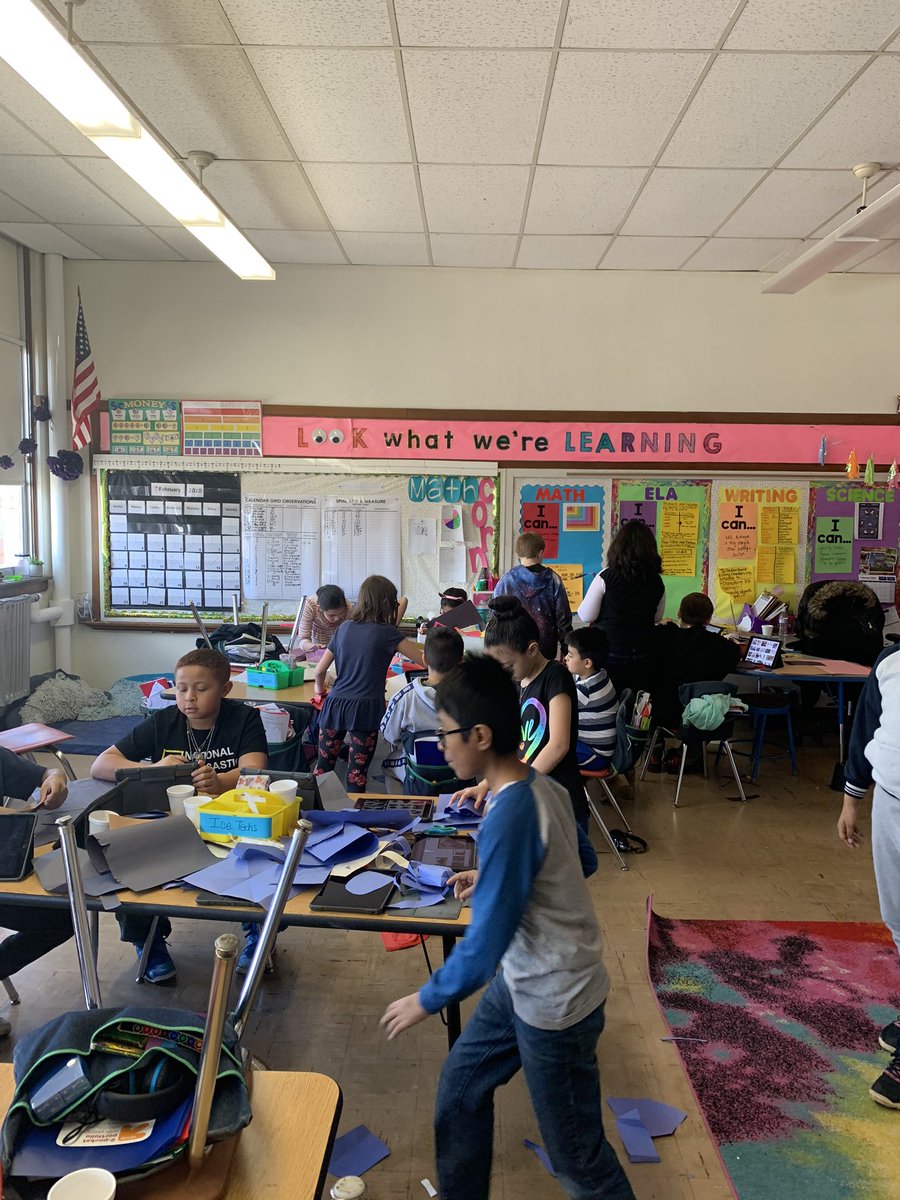 Ms_Rippin's tweet photo. The 4th graders are preparing their colonial attire for the upcoming debate! #hiawathapride #d100inspires https://t.co/wciwIEEPKo