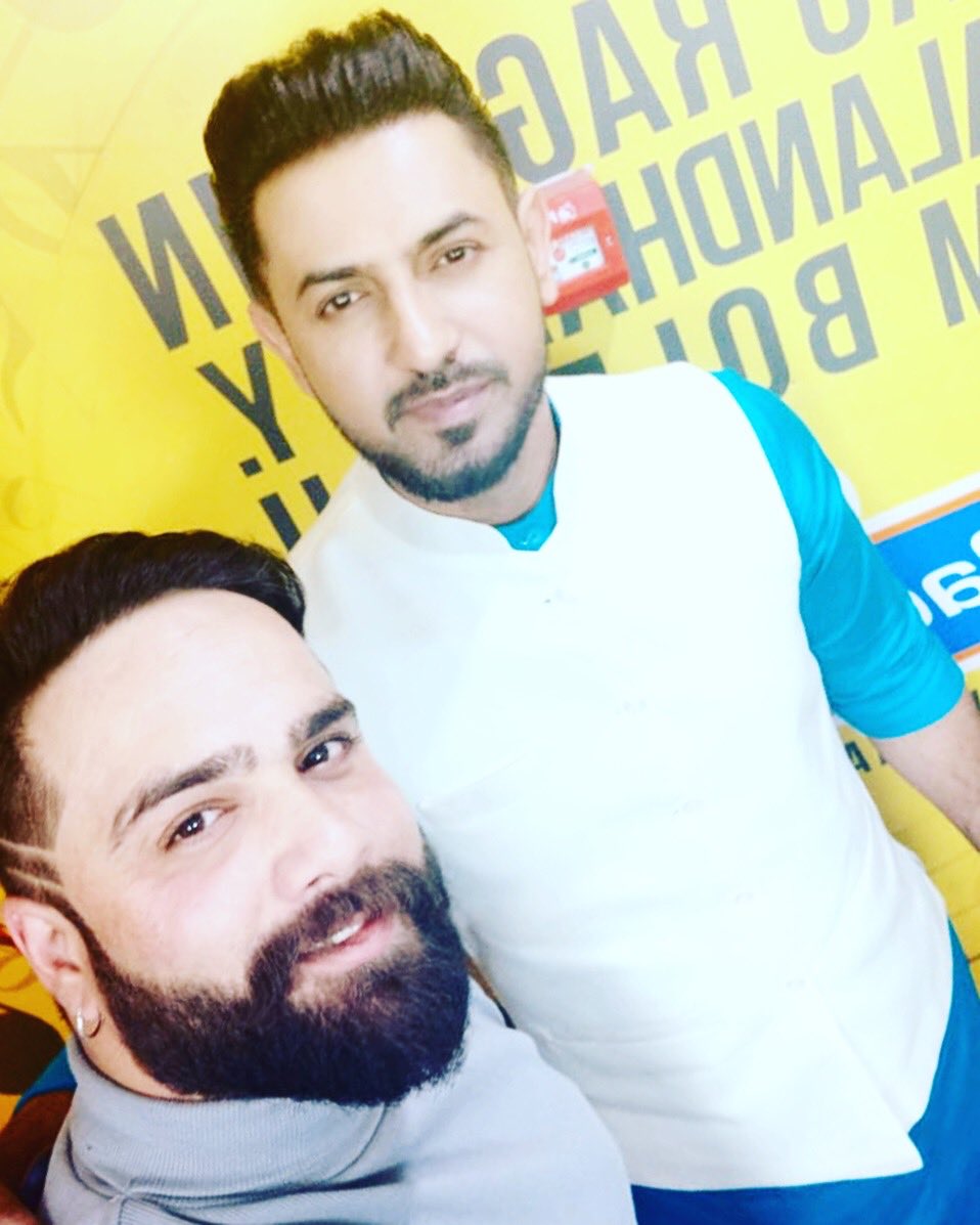#Radiocityjalandhar wishes best of luck to <a href="/GippyGrewal/">Gippy Grewal</a> for #iksandhuhundasi  film releasing worldwide today #Roshanprince #GippyGrewal  #Rjhimanshu <a href="/himanshuhb88/">Rj Himanshu</a>