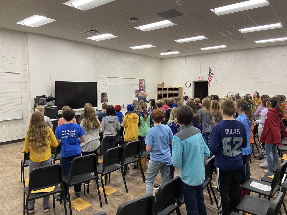 PaigeHuse's tweet photo. Another great rehearsal with Honor Choir!! Keep working hard kiddos!! #mckinleystrong #owatonnaproud #creatingmusicians https://t.co/0OwXOk0SW3