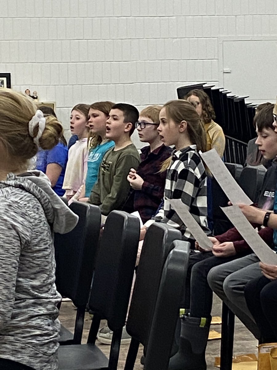 PaigeHuse's tweet photo. Another great rehearsal with Honor Choir!! Keep working hard kiddos!! #mckinleystrong #owatonnaproud #creatingmusicians https://t.co/0OwXOk0SW3