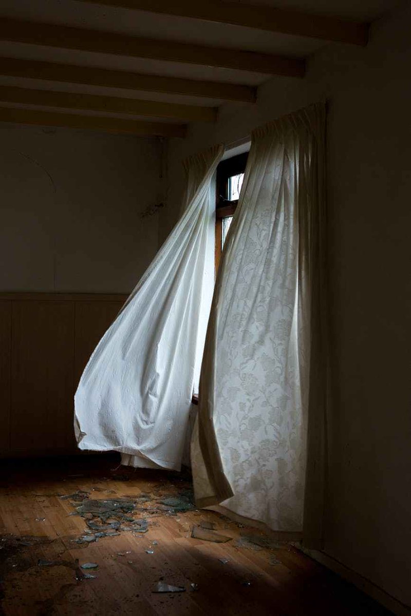 So you drift away and you realize that some of us weren't made to matter and just like hope can be so damaging, the more you try to believe otherwise, the more you plague yourself.  aintnoatlas.home.blog/2020/02/28/nob…