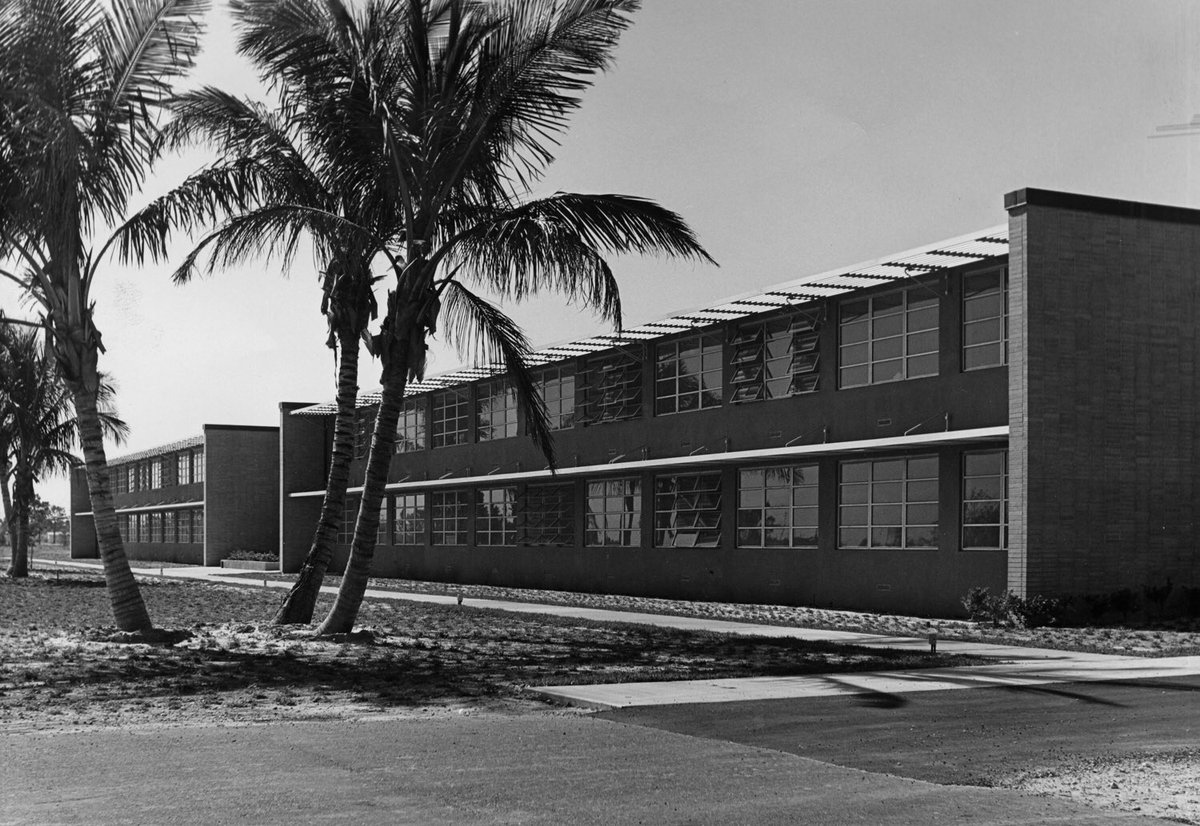 StThomasUniv's tweet photo. #FlashbackFriday Does anybody know what residence hall this is? https://t.co/jtDh8rL75j