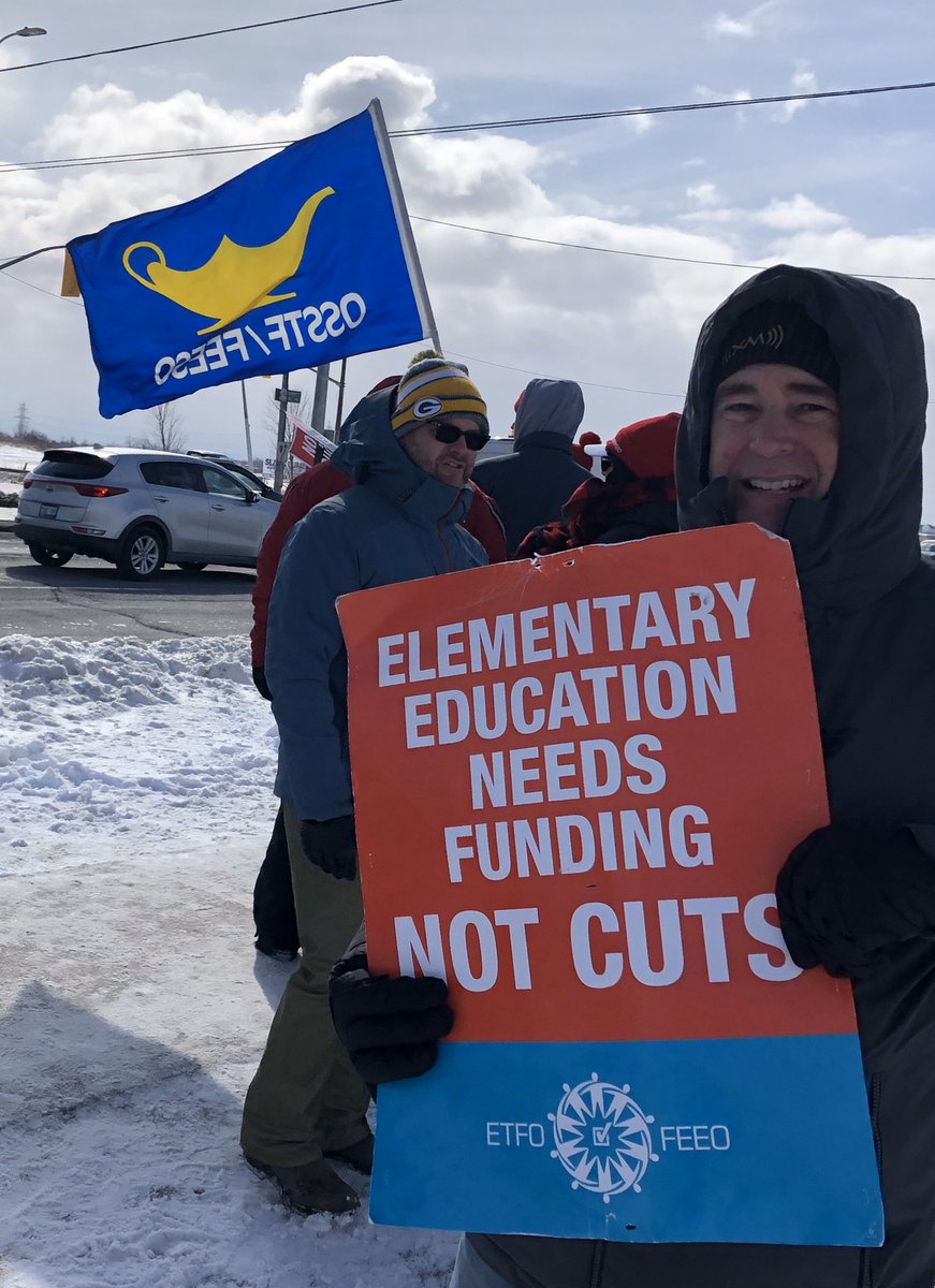 Out there in the cold today showing our #ETFO solidarity with the #OSSTF Teachers from <a href="/SaltfleetHWDSB/">Saltfleet Secondary</a> #Istrikebecause our children at home, in our Elementary classrooms and in our High Schools deserve the best education! #CutsHurtKids