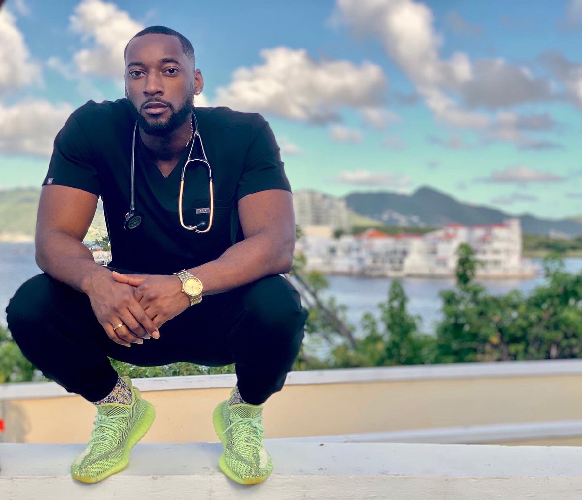saneblanchard's tweet photo. Growing up I always wanted to be a superhero. In my scrubs I feel like I am one 👨🏾‍⚕️ 💪🏾🦸🏾‍♂️ https://t.co/dzytCQDPzh