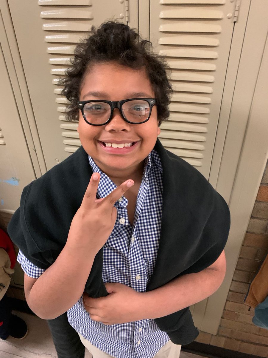 JMaryanski's tweet photo. We love to see the excitement from students as they dress up to celebrate reading @BeaumontMagnet #ReadAcrossAmerica #beaumontfamily https://t.co/Q1zYje03uc