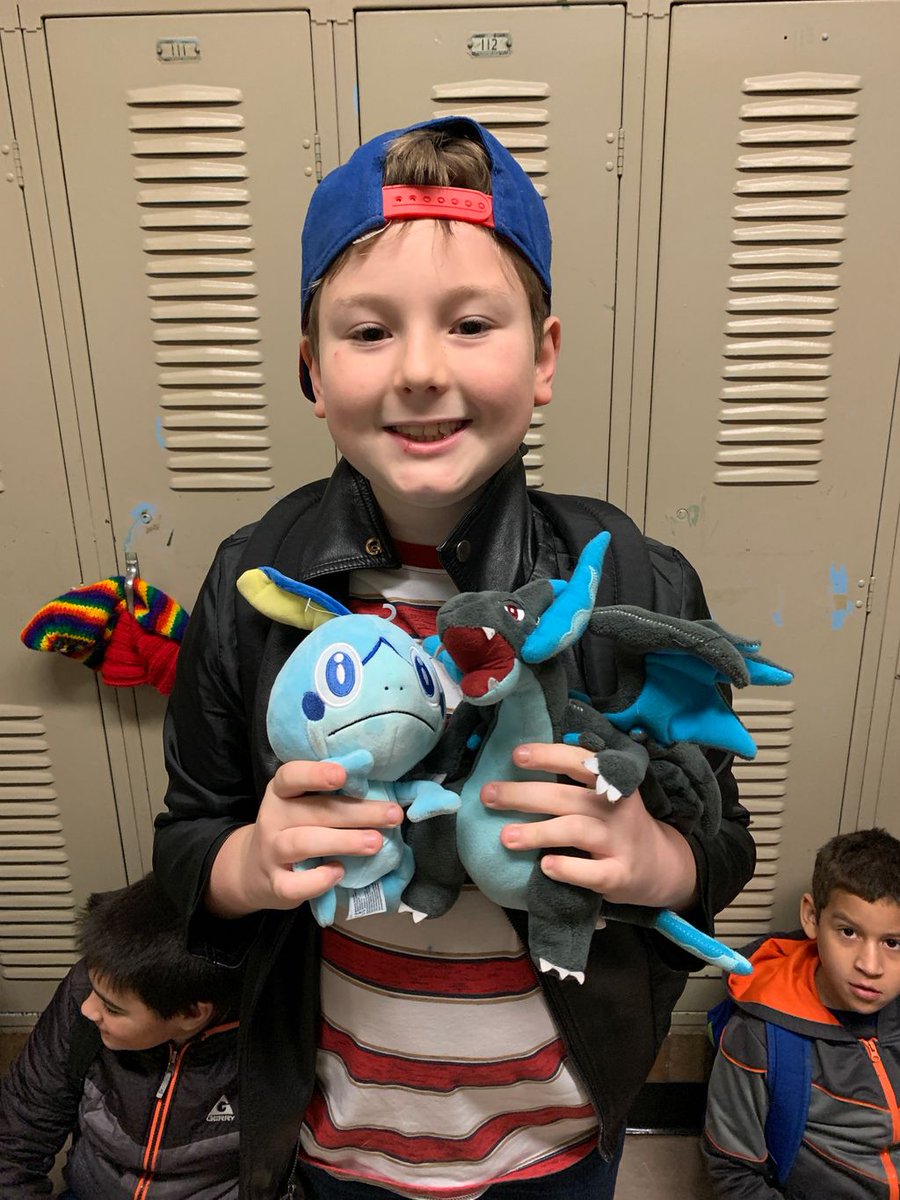 JMaryanski's tweet photo. We love to see the excitement from students as they dress up to celebrate reading @BeaumontMagnet #ReadAcrossAmerica #beaumontfamily https://t.co/Q1zYje03uc