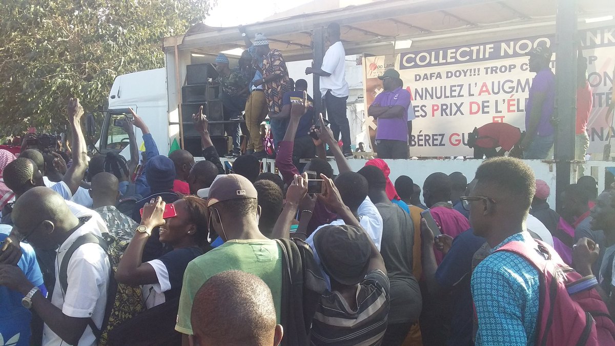 AmayiBadji's tweet photo. Defayguéne! GuyMaruys ! dafeyguéne ! chantent #Kilifeu et #Malal. Marche #Noolank https://t.co/ov4FSotufo