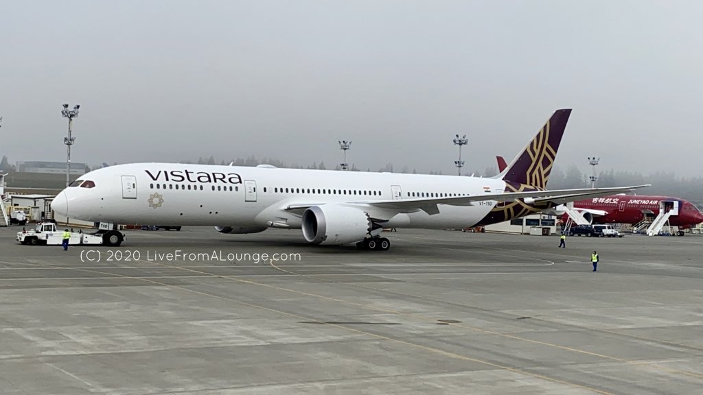 LiveFromALounge's tweet photo. And it is pushback for the @airvistara @Boeing @Boeing_In 787 #VTTSD. Should be airborne anytime now. See you in Delhi! #ExperienceTheDream https://t.co/wSfkJOllzv