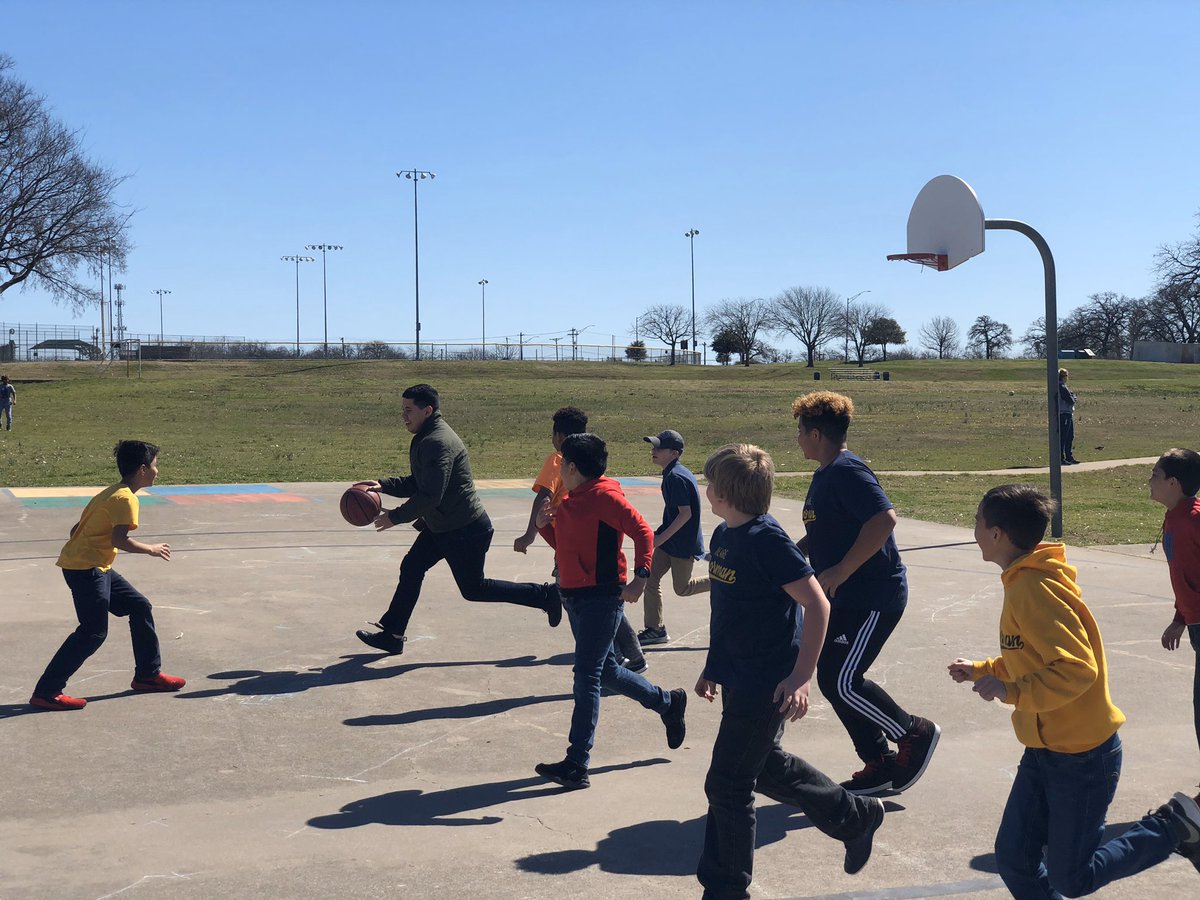 It’s a beautiful day for some basketball! <a href="/BormanPYP/">Borman PYP</a> #DentonIsdDelivers