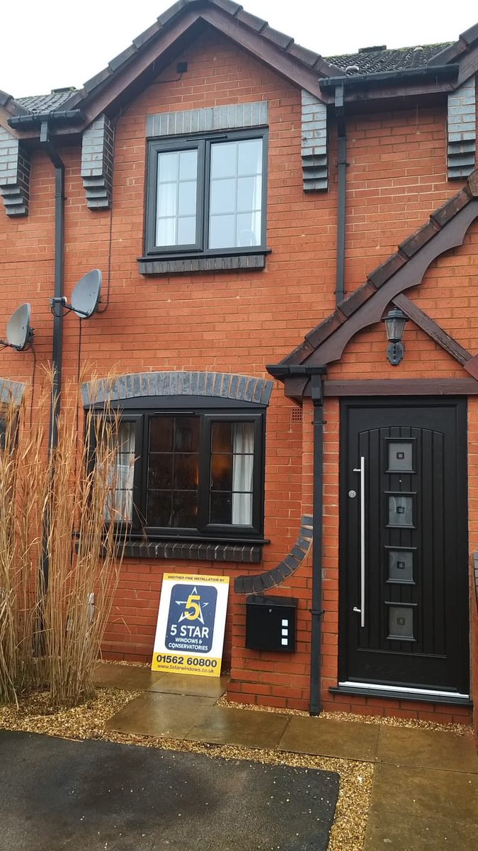 Windows5Star's tweet photo. Back in Black ! Coloured windows are becoming really popular, it’s no longer shall I have white or wood grain it’s what Ral number shall we choose ? #BlackWindows #BlackDoors #ModernDesign #WindowStyle #WindowSupplier #ColouredWindows #CompositeDoors #Doorsuppliers https://t.co/A9UlKqjaH8