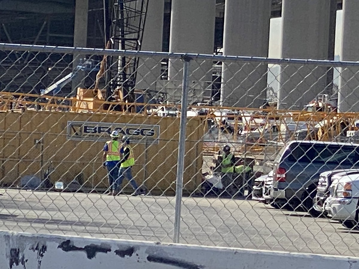 abc7sid's tweet photo. A #crane #collapses at #SofiStadium . #LAcountyFire reports no injuries . Details @ABC7 at 11am. https://t.co/dOhO2UPk0X