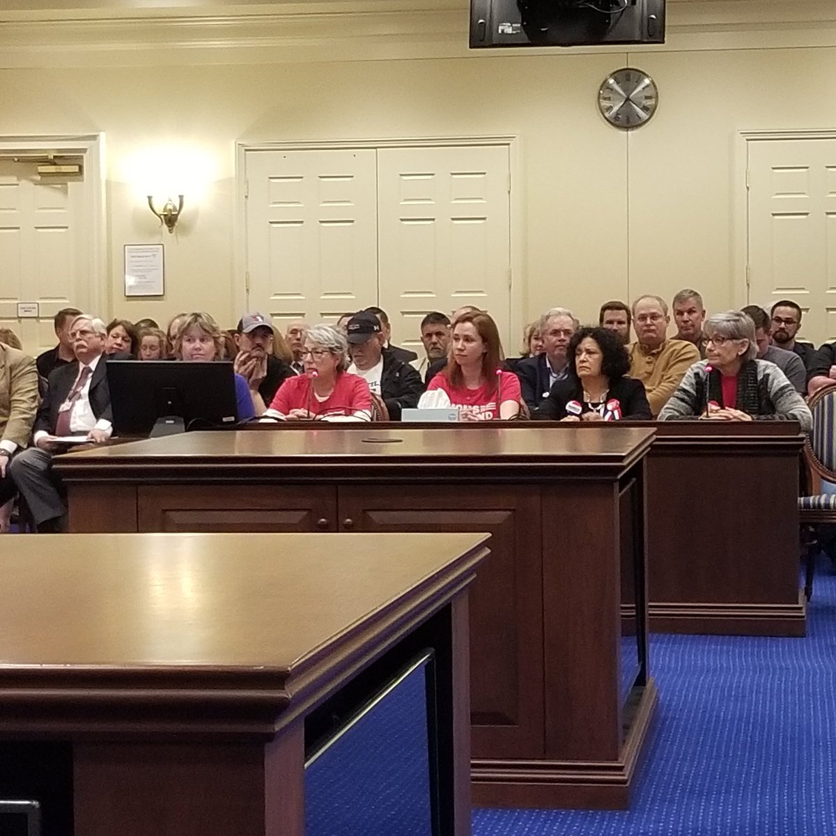 VAtterbeary's tweet image. THESE MOMS ARE NOT HAVING IT! THEY ARE GETTING HIT WITH TOUGH QUESTIONS &amp;amp; THROWING SMART, EDUCATED,  GUNSENSE RESPONSES BACK! #Working4MD @MomsDemand #HoCoMD