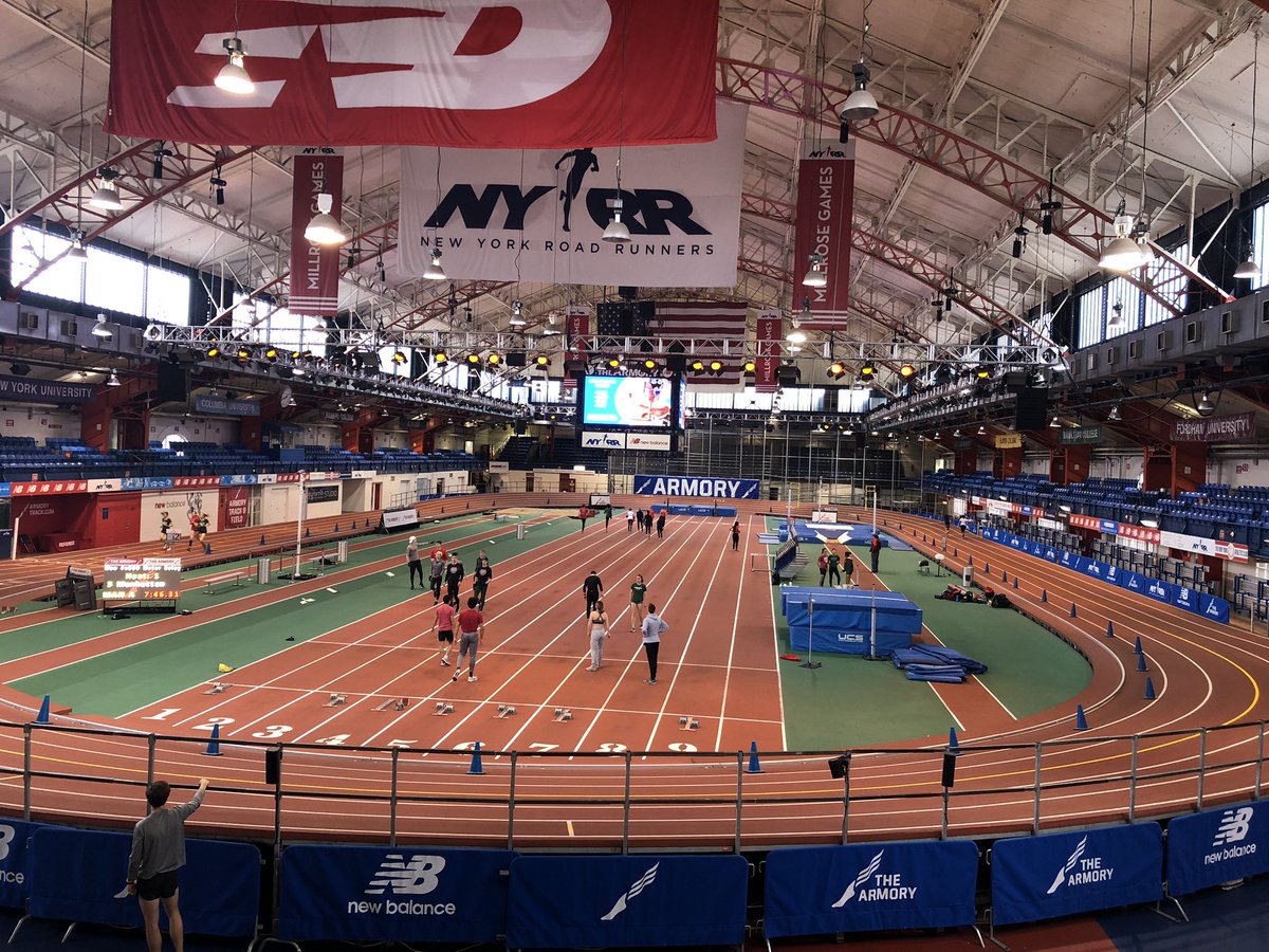 WASHU_XCTF's tweet image. Bears are on station in New York for UAAs #rfgb #letsgoWashU