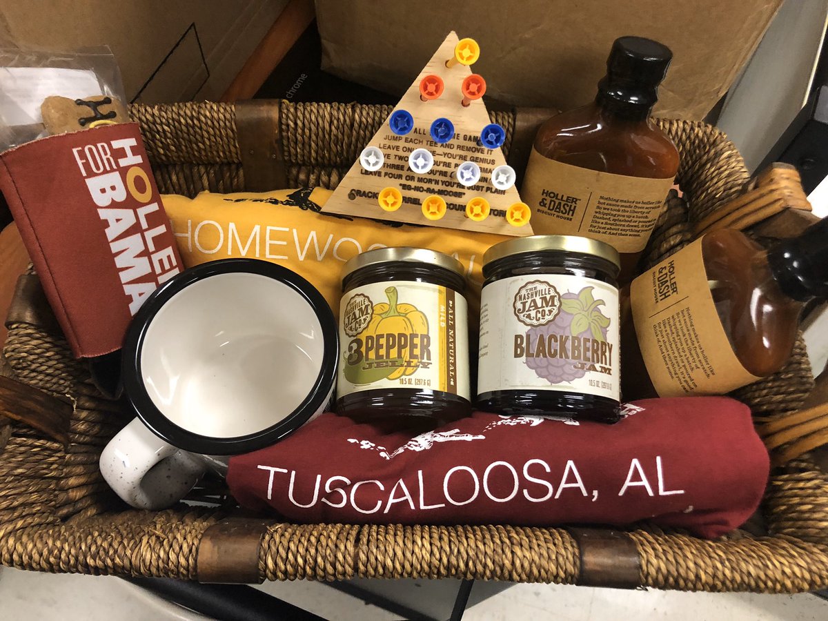 TCSBookinIt5k's tweet image. Check out all these goodies from Holler and Dash! An awesome door prize that will be given away tomorrow!