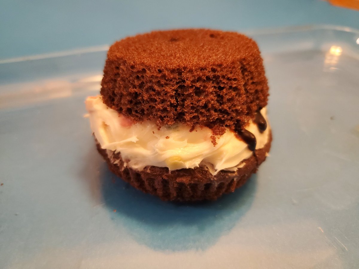 CritSnacks's tweet photo. Sometimes snacks are simple, others the remix of a genius. A classic treat, turned on its head, and we couldn't be happier to have witnessed such glory. The Bailey Sandwich is playful, elegant, and brilliant, just like its namesake.
#CriticalRole #themightynom @LauraBaileyVO https://t.co/wzjY7KjvkQ