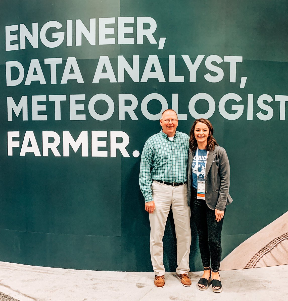 eppersonfarms's tweet photo. #ad PINCH ME // I am so honored to have had the opportunity to chat with David Hula! He set a new world record in 2019 planting Pioneer P1197 with an astonishing yield of 616 bushels per acre! Unbelievable!@PioneerSeeds https://t.co/ZbwHCpE2kT