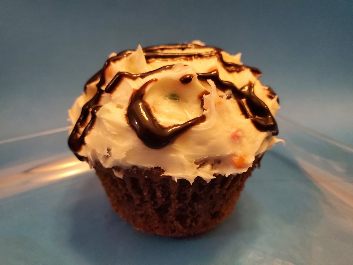 CritSnacks's tweet photo. Sometimes snacks are simple, others the remix of a genius. A classic treat, turned on its head, and we couldn't be happier to have witnessed such glory. The Bailey Sandwich is playful, elegant, and brilliant, just like its namesake.
#CriticalRole #themightynom @LauraBaileyVO https://t.co/wzjY7KjvkQ