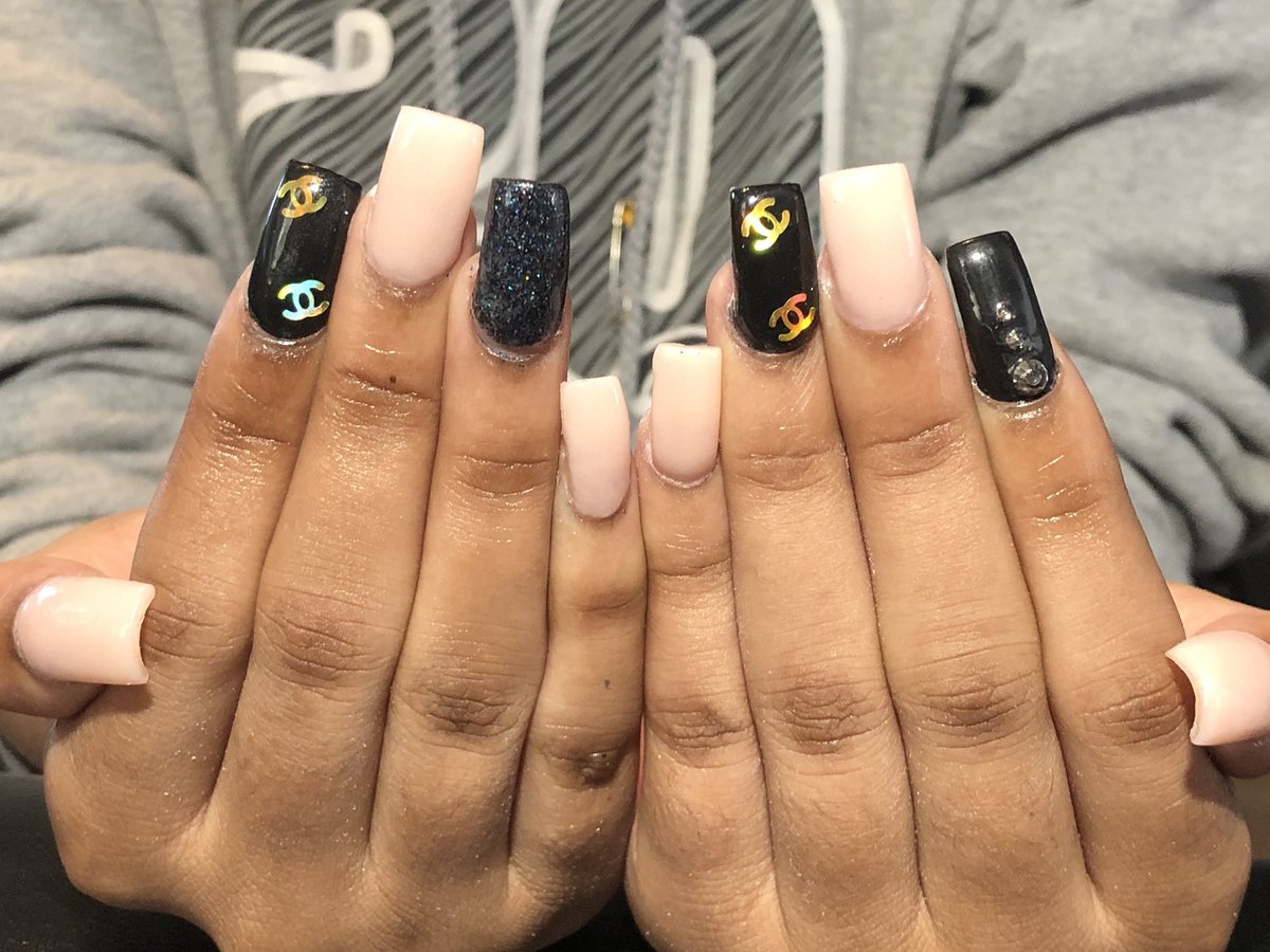 kayyDione's tweet photo. High fashion 🖤• • 

•March booking will be posted at 5 Today, make sure you ladies are deposit ready ‼️ 
•••••
#DurhamNails #RaleighNails #AllPowder #noPolish #DoubleCc #Cuties 😌 https://t.co/BxqjqaIRI1