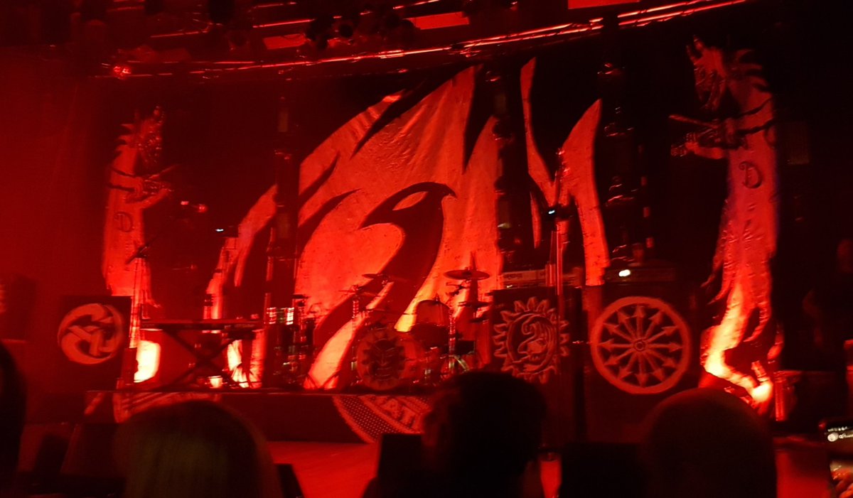 JadeDavis_491's tweet photo. 30 years ago my mother went to see @the_levellers for the first time in Port Talbot. Now I go to see them in her memory #onewayoflife #3rdtimelive #thesoundtrackofmychildhood https://t.co/GkktnDd1Vi
