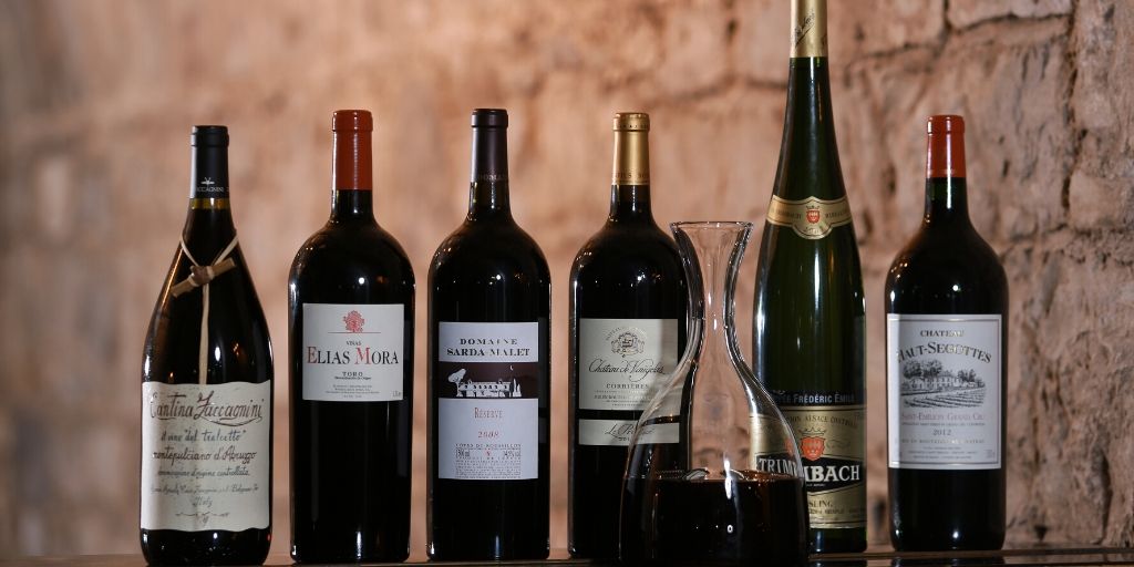 stack_a_dublin's tweet photo. Our sommelier, Ludovic has carefully crafted an extensive wine list, showcasing wines from across the world to pair with our dishes. At #StackARestaurant, our sommelier or team can assist you with wine pairings that will compliment the dishes that you have selected🍷 #WinePairing https://t.co/EpxVIeX5GF