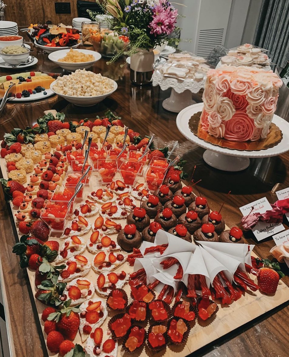 zapwater's tweet photo. Take your #dessert game to new heights with #ZapClient @SwissotelChi’s in-room dining offering. It doesn’t get more Instagrammable than this! // p: @ChiFoodAuth https://t.co/J1xOYcOWso