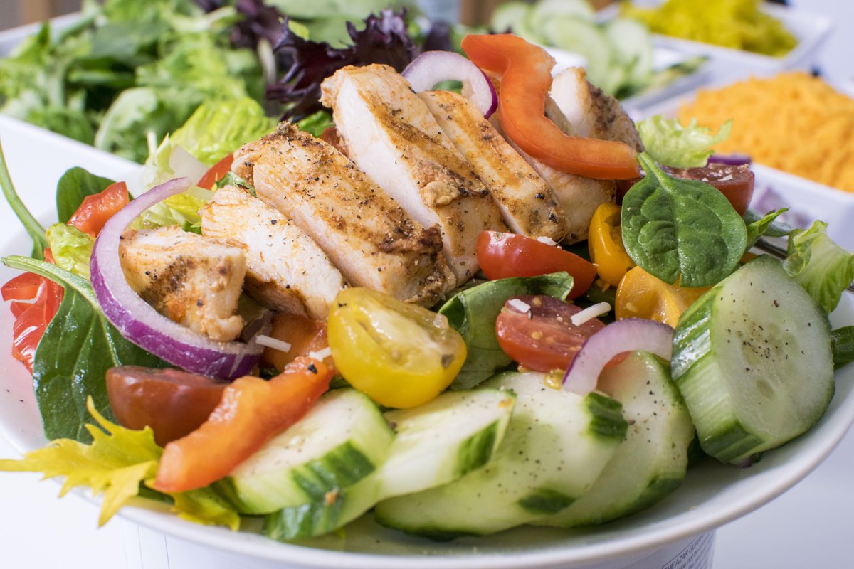 Eat clean and green with your choice of protein! #theartisandallas #dallasartsdistrict #lunch