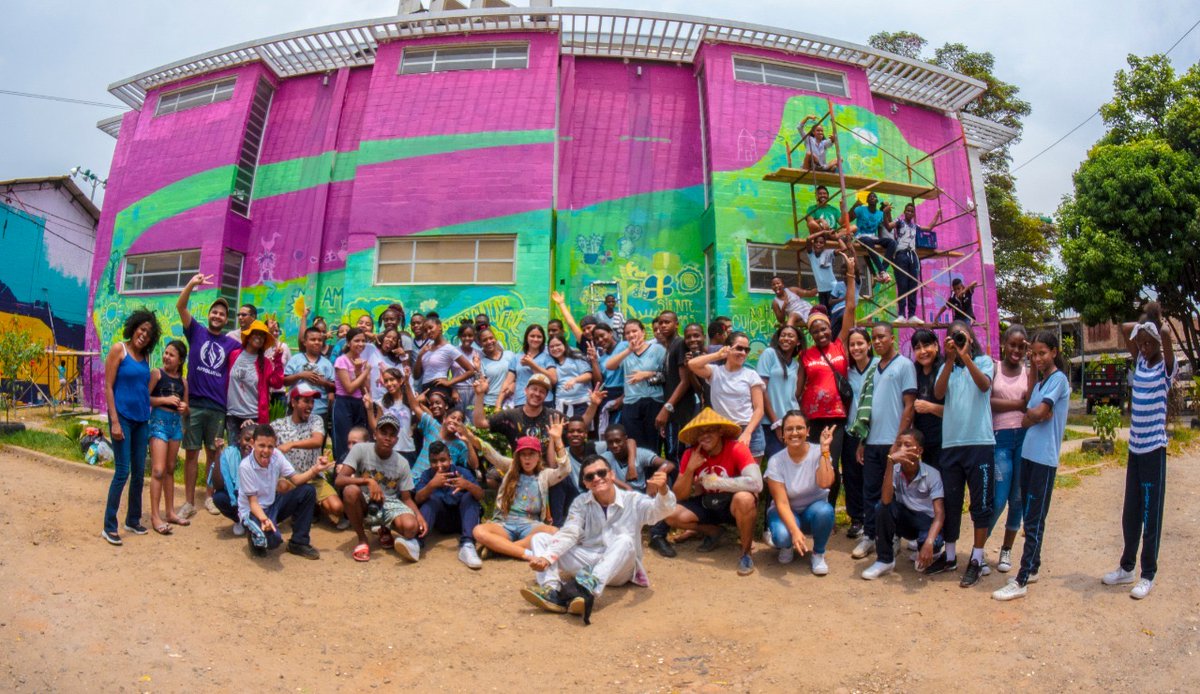 ArtolutionOrg's tweet photo. Oye! Today is the final celebration of “Bailando en Colores” at Biblioteca Daniel Guillard in distrito Aguablanca in Cali, Colombia. So proud of our participants and artist teams. We could not do this without the added support of our local partners. #jointheartolution https://t.co/mTV0ZMl4pK