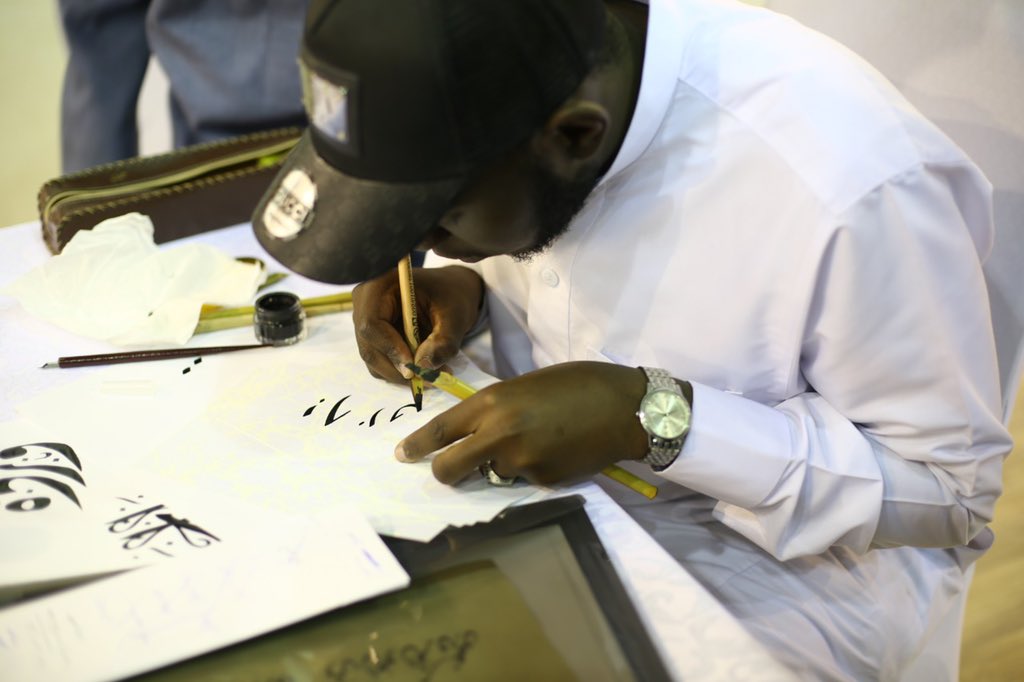 "مركز الخط العربي" يستعرض معكم رحلة الحرف العربي، وأصالة الفن الإسلامي، ويقدم لكم أجمل اللوحات المكتوبة بالخطوط العربية.
.
.
#مهرجان_الثقافات9
#جهات_مشاركة