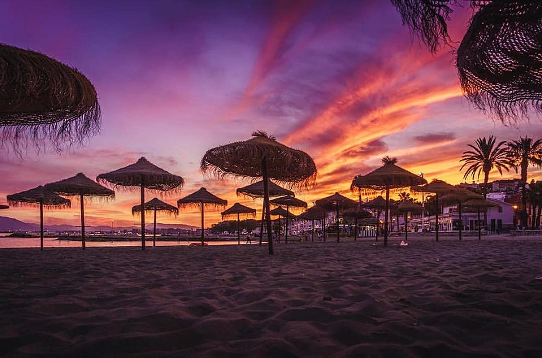 Atardeceres que enamoran 😍 #sunset
#felizdiadeandalucia #Málaga  #CostaDelSol

🌍 #welcometomalaga

📷 <a href="/JesusSanchez__/">Jesús Sánchez</a>