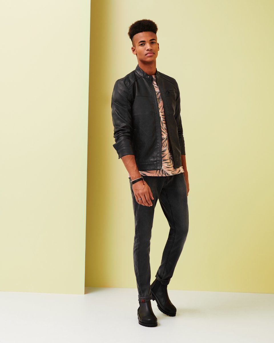 uesti_es's tweet photo. ¿Cool, elegante o casual? No importa cómo te guste vestir, esta temporada estarás cubierto.
Encuentra tu nueva chaqueta de entretiempo en: https://t.co/3xzg2MuFcB
#uesti #onlyandsons #mensfashion #streetstyle https://t.co/zZxDUShXI2