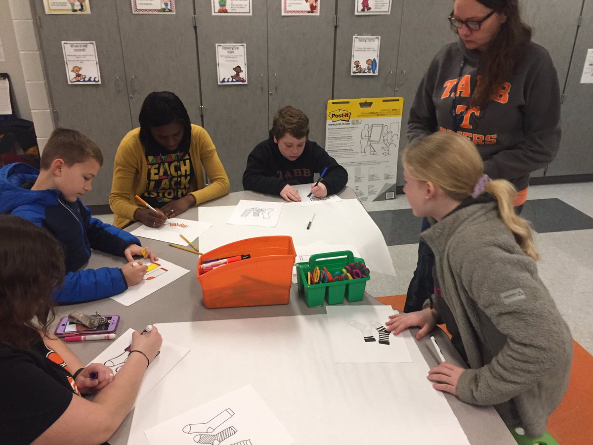 ginnylovesPE's tweet photo. Our Student Advisory Council is busy organizing sock drive! #engageYCSD #TeamYCSD #letsroar https://t.co/vOXrvsewbH