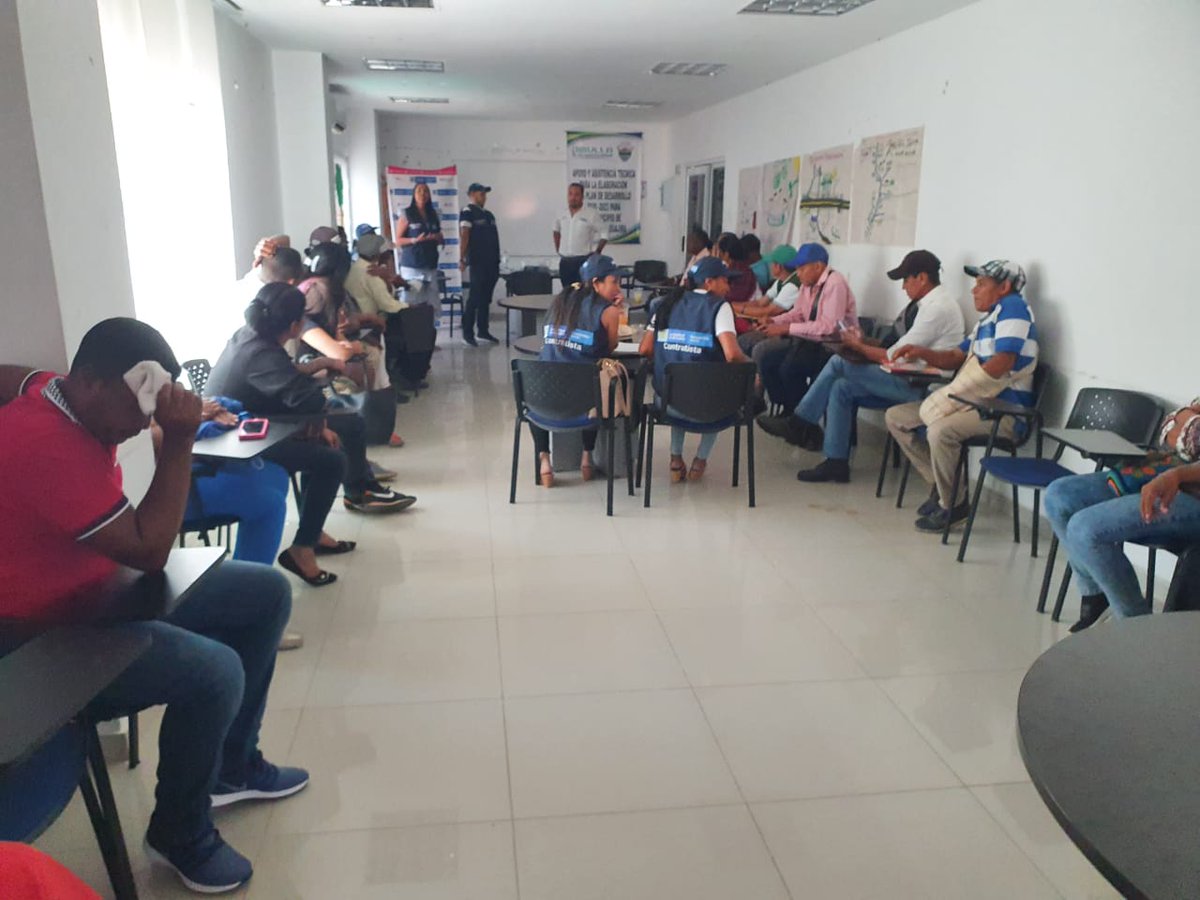 Alvaro_Iguaran's tweet photo. Satisfactoriamente se cumplió esta mañana la Mesa de articulación del programa #FestVII en el municipio de dibulla #LaGuajira, con el acompañamiento de la alcaldía, líderes, familias beneficiarias y el operador #UTP. https://t.co/gHZLq0tgKu