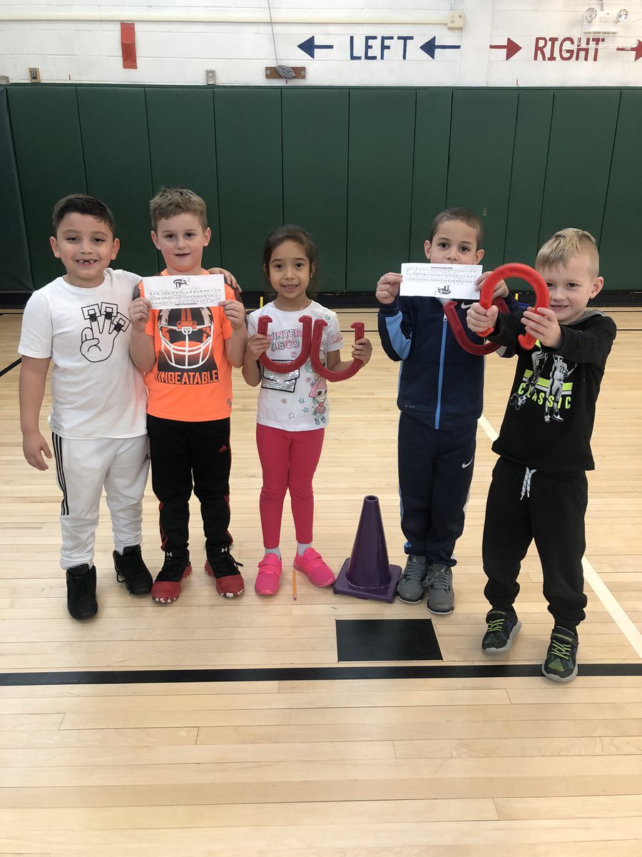 jfk_pe's tweet photo. This week we threw horseshoes and work together to count our team scores! #MathInPhysicalEducation 

@CoachHershman @Coach_Ohberg @brewsterschools @BCSD_Athletics @BCSD_Principal https://t.co/0OifQ5UjkP